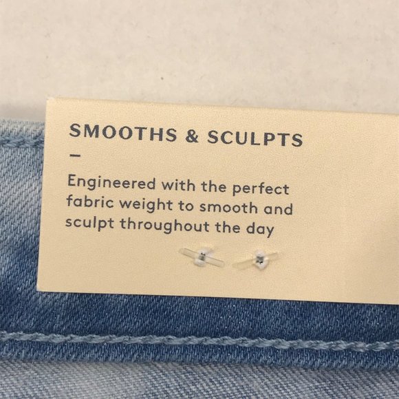 Universal Thread Women's Size 2 High Rise Midi Short Blue Denim Light Acid Wash - Picture 5 of 16